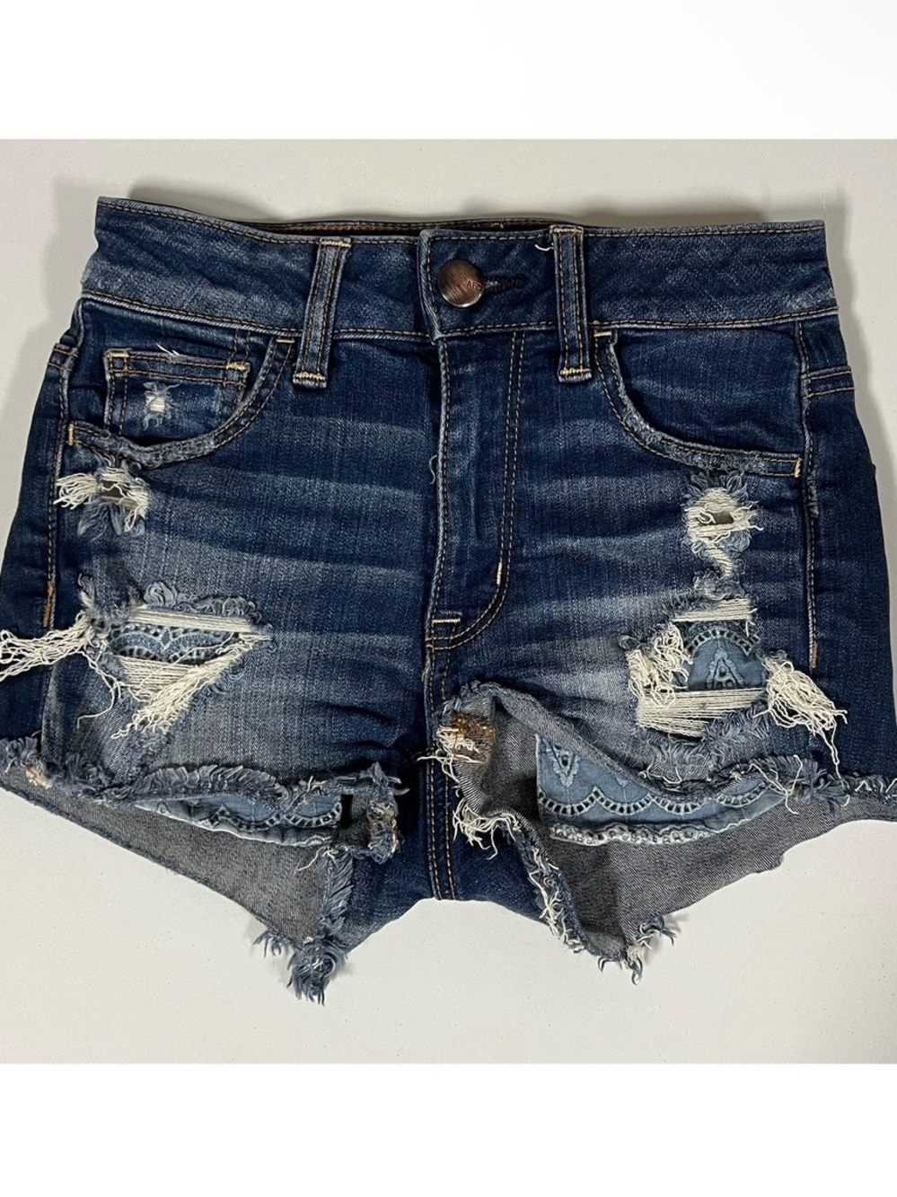 American Eagle Blue Floral Lace Pockets Distressed Jean Denim Shorts Size 0 💙✨